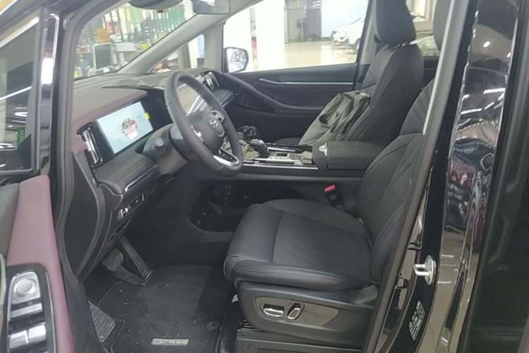 Used GAC Trumpchi M8 2024 Master Series 400T Prestige Edition Left Front Seat