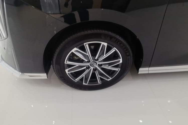 Used GAC Trumpchi M8 2024 Master Series 400T Ultimate Edition Left Front Wheel Hub