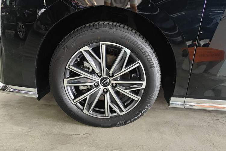 Used GAC Trumpchi M8 2024 Master Series 400T Prestige Edition Left Front Wheel Hub