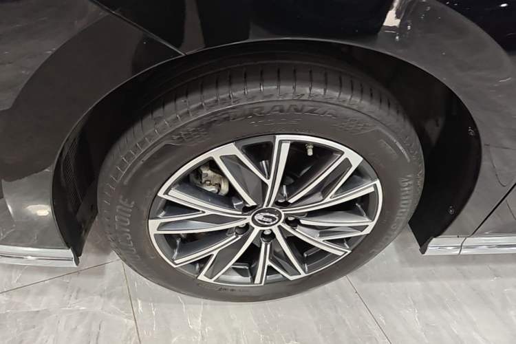 Used GAC Trumpchi M8 2024 Master Series 400T Prestige Edition Left Front Wheel Hub