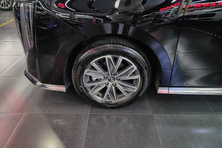 Used GAC Trumpchi M8 2024 Master Series 400T Prestige Edition Left Front Wheel Hub