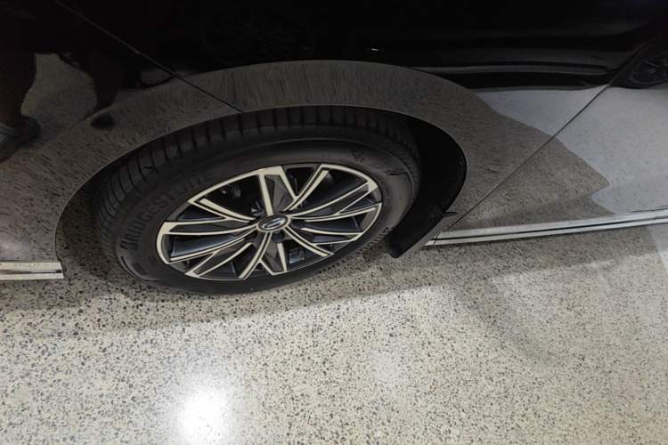 Used GAC Trumpchi M8 2024 Master Series 400T Prestige Edition Left Front Wheel Hub