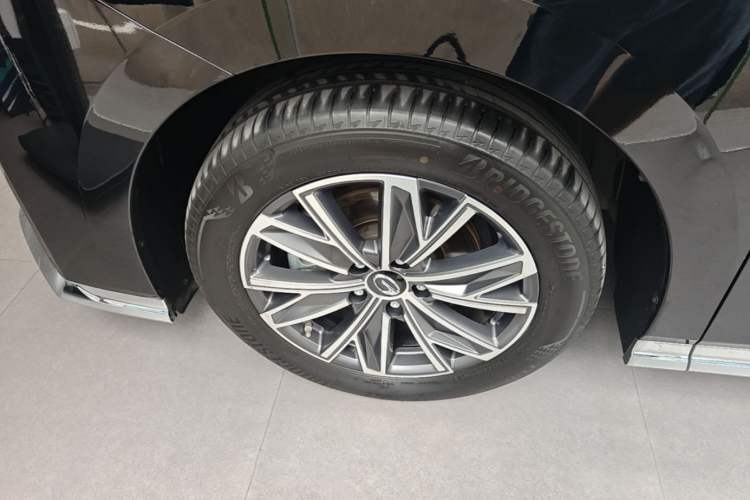 Used GAC Trumpchi M8 2024 Master Series 400T Prestige Edition Left Front Wheel Hub
