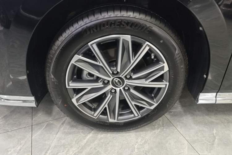 Used GAC Trumpchi M8 2024 Master Series 400T Prestige Edition Left Front Wheel Hub