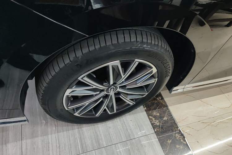 Used GAC Trumpchi M8 2024 Master Series 400T Prestige Edition Left Front Wheel Hub