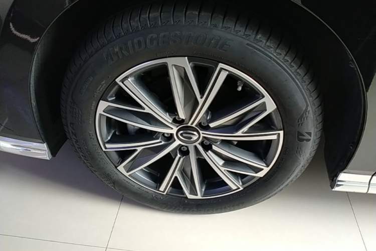 Used GAC Trumpchi M8 2024 Master Series 400T Prestige Edition Left Front Wheel Hub