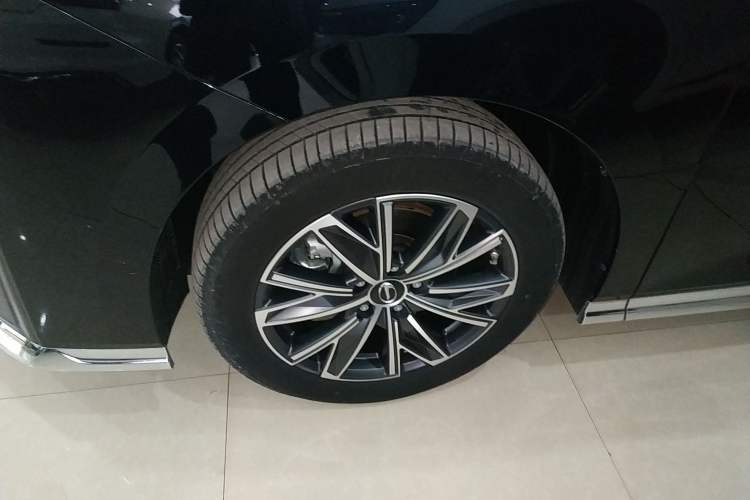 Used GAC Trumpchi M8 2024 Master Series 400T Prestige Edition Left Front Wheel Hub