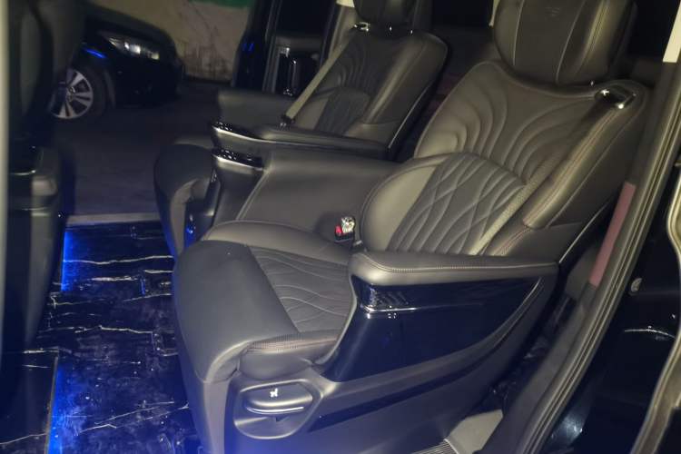 Used GAC Trumpchi M8 2024 Master Series 400T Prestige Edition Left Rear Seat