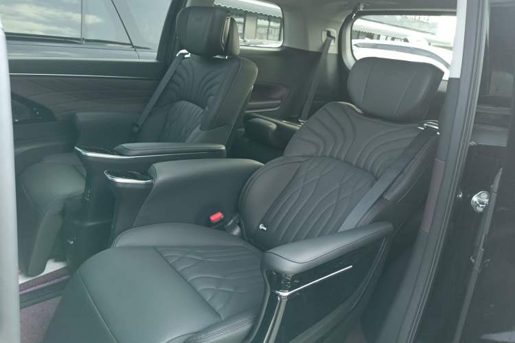 Used GAC Trumpchi M8 2024 Master Series 400T Prestige Edition Left Rear Seat