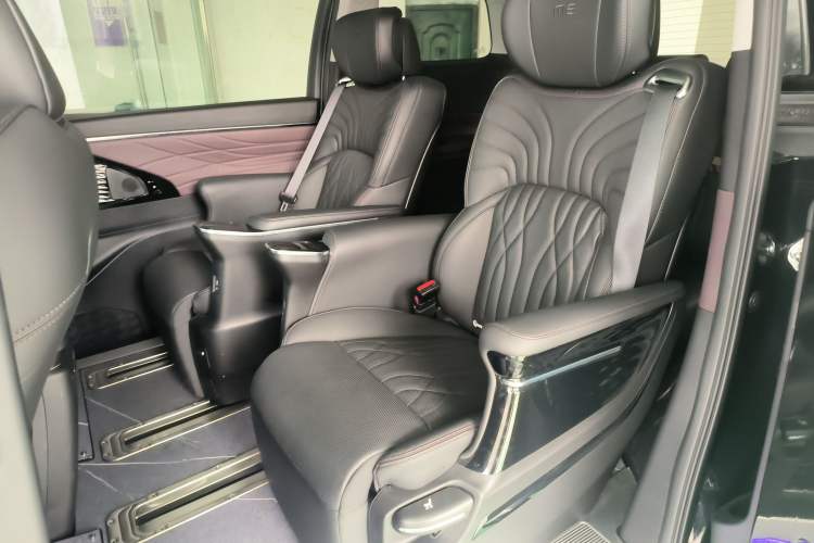 Used GAC Trumpchi M8 2024 Master Series 400T Prestige Edition Left Rear Seat