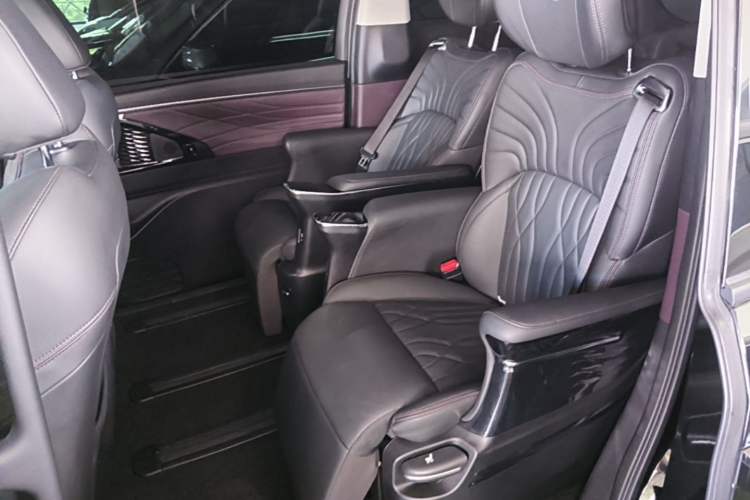 Used GAC Trumpchi M8 2024 Master Series 400T Prestige Edition Left Rear Seat