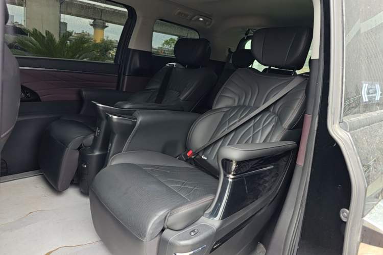 Used GAC Trumpchi M8 2024 Master Series 400T Prestige Edition Left Rear Seat