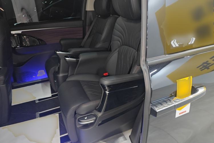 Used GAC Trumpchi M8 2024 Master Series 400T Prestige Edition Left Rear Seat