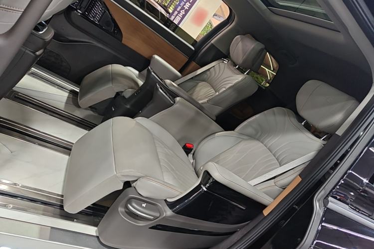 Used GAC Trumpchi M8 2024 Master Series 400T Prestige Edition Left Rear Seat