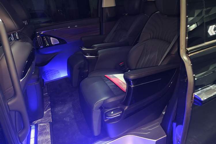 Used GAC Trumpchi M8 2024 Master Series 400T Ultimate Edition Left Rear Seat