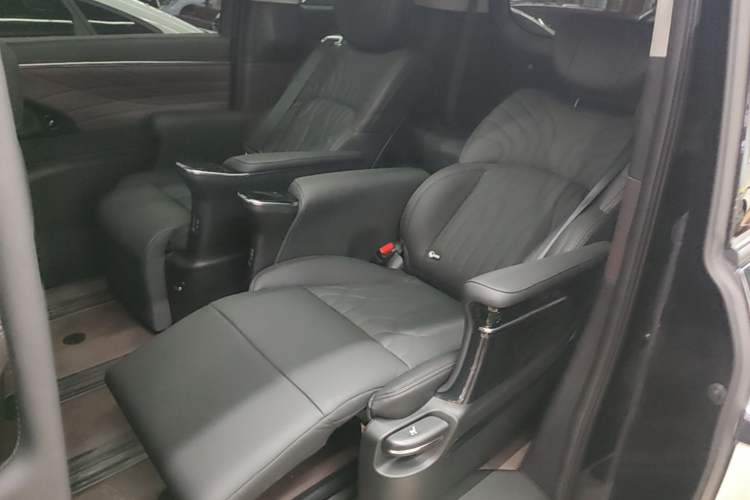 Used GAC Trumpchi M8 2024 Master Series 400T Prestige Edition Left Rear Seat