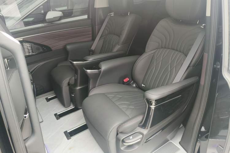 Used GAC Trumpchi M8 2024 Master Series 400T Prestige Edition Left Rear Seat