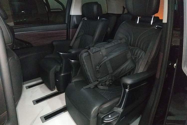 Used GAC Trumpchi M8 2024 Master Series 400T Prestige Edition Left Rear Seat