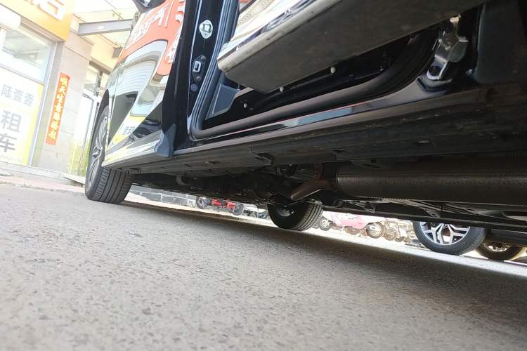 Used GAC Trumpchi M8 2024 Master Series 400T Prestige Edition Left Side Sill