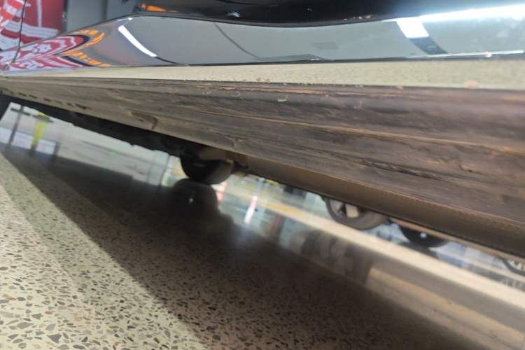 Used GAC Trumpchi M8 2024 Master Series 400T Prestige Edition Left Side Sill