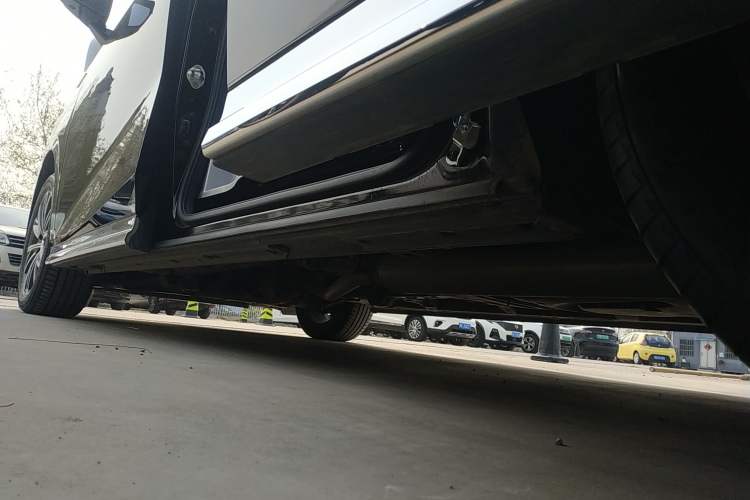Used GAC Trumpchi M8 2024 Master Series 400T Prestige Edition Left Side Sill