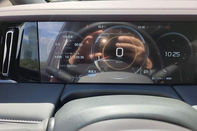 Used GAC Trumpchi M8 2024 Master Series 400T Prestige Edition Odometer Close Up