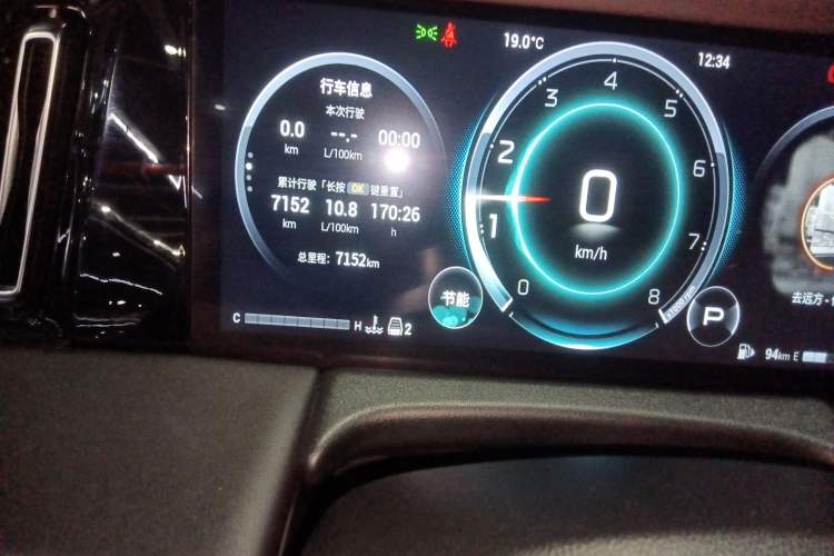 Used GAC Trumpchi M8 2024 Master Series 400T Prestige Edition Odometer Close Up