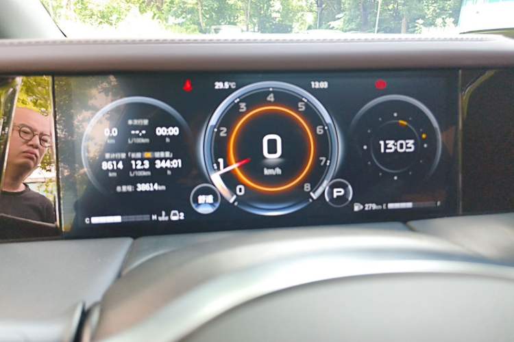 Used GAC Trumpchi M8 2024 Master Series 400T Prestige Edition Odometer Close Up