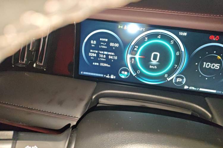 Used GAC Trumpchi M8 2024 Master Series 400T Prestige Edition Odometer Close Up