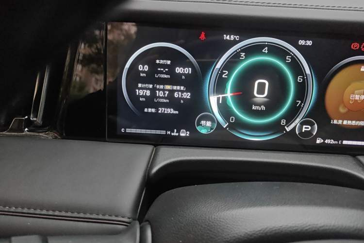 Used GAC Trumpchi M8 2024 Master Series 400T Prestige Edition Odometer Close Up