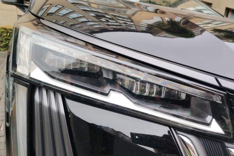 Used GAC Trumpchi M8 2024 Master Series 400T Prestige Edition Right Front Headlight