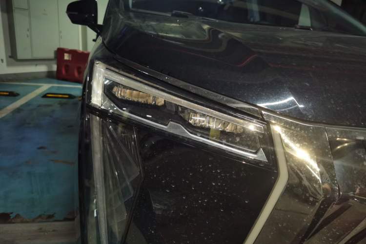Used GAC Trumpchi M8 2024 Master Series 400T Ultimate Edition Right Front Headlight