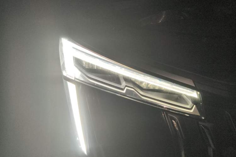 Used GAC Trumpchi M8 2024 Master Series 400T Prestige Edition Right Front Headlight