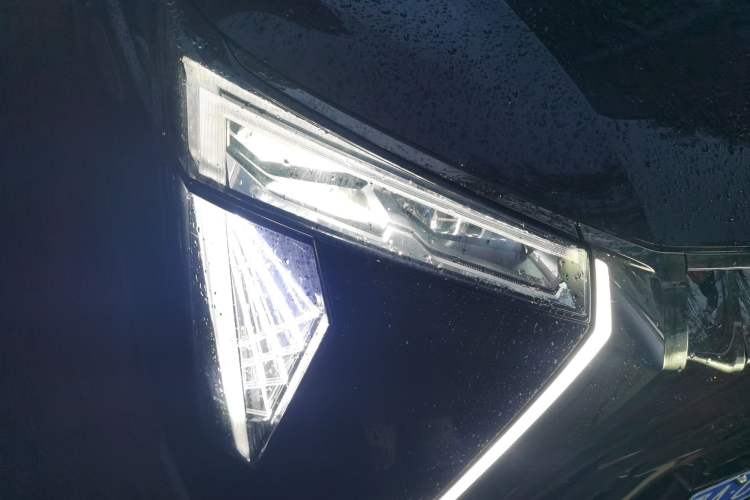 Used GAC Trumpchi M8 2024 Zongshi Series Dual-Motor Supreme Edition Right Front Headlight