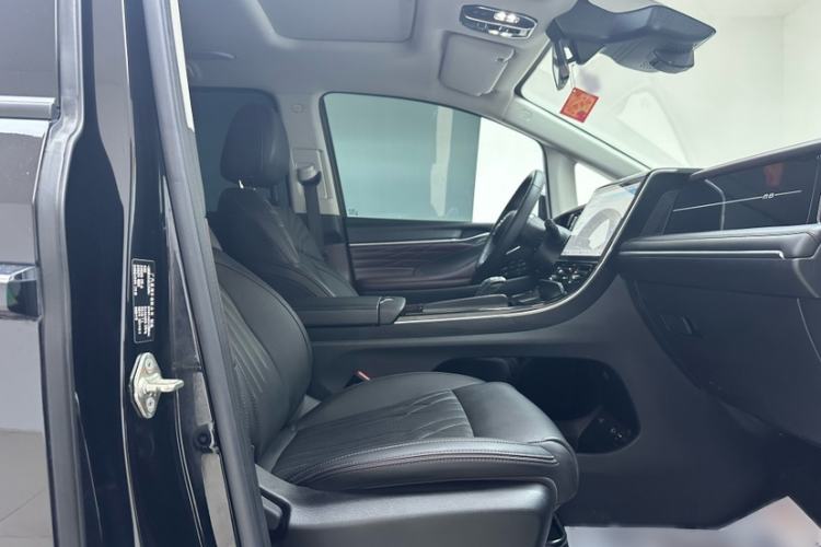 Used GAC Trumpchi M8 2024 Master Series 400T Prestige Edition Right Front Seat