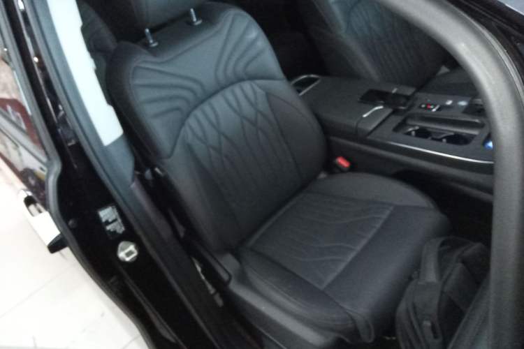 Used GAC Trumpchi M8 2024 Master Series 400T Prestige Edition Right Front Seat