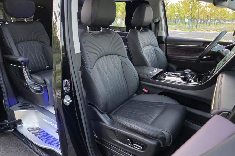Used GAC Trumpchi M8 2024 Master Series 400T Ultimate Edition Right Front Seat