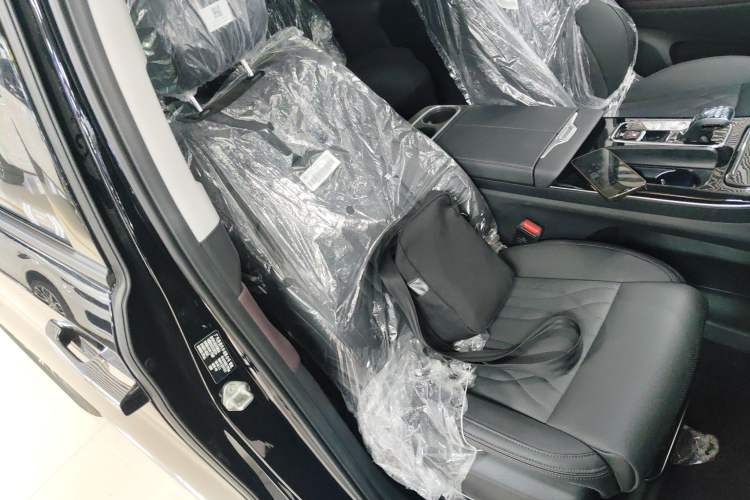 Used GAC Trumpchi M8 2024 Master Series 400T Prestige Edition Right Front Seat