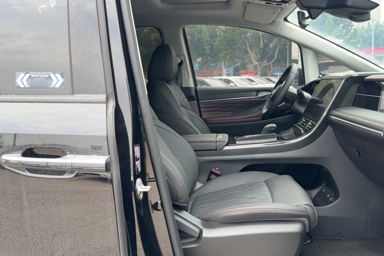 Used GAC Trumpchi M8 2024 Master Series 400T Prestige Edition Right Front Seat