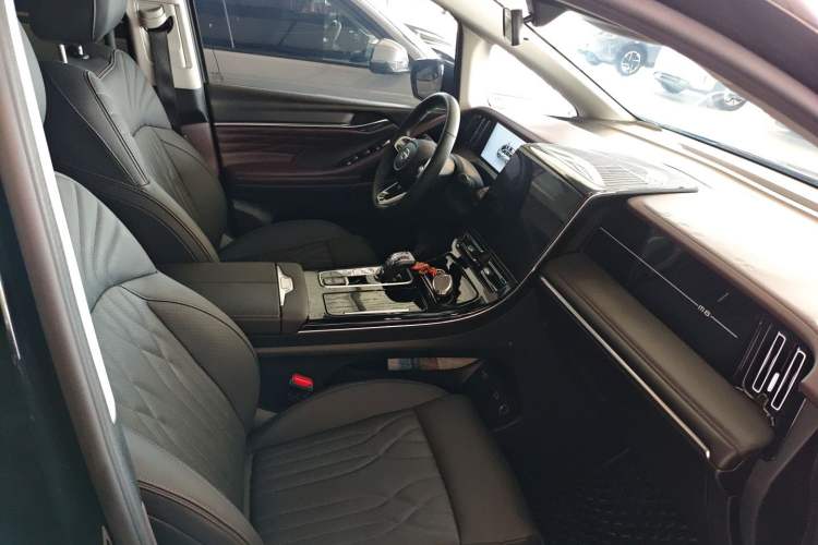 Used GAC Trumpchi M8 2024 Master Series 400T Prestige Edition Right Front Seat