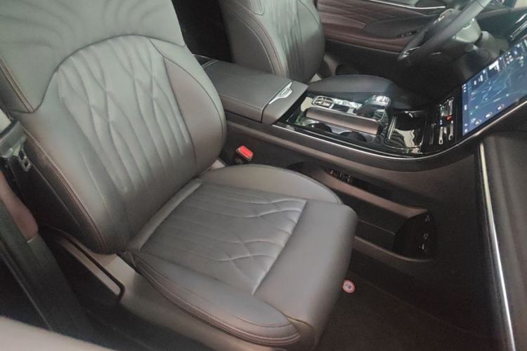 Used GAC Trumpchi M8 2024 Master Series 400T Prestige Edition Right Front Seat