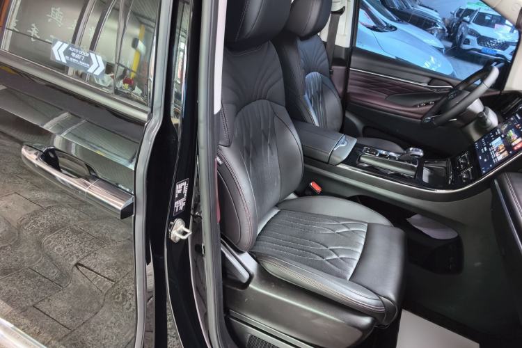 Used GAC Trumpchi M8 2024 Master Series 400T Prestige Edition Right Front Seat