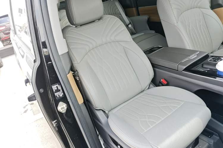 Used GAC Trumpchi M8 2024 Master Series 400T Ultimate Edition Right Front Seat