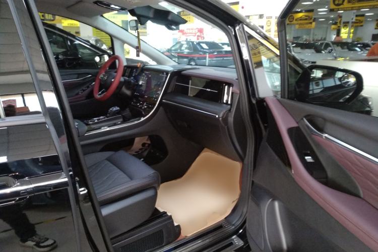 Used GAC Trumpchi M8 2024 Master Series 400T Prestige Edition Right Front Seat
