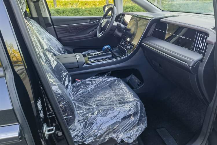 Used GAC Trumpchi M8 2024 Master Series 400T Prestige Edition Right Front Seat