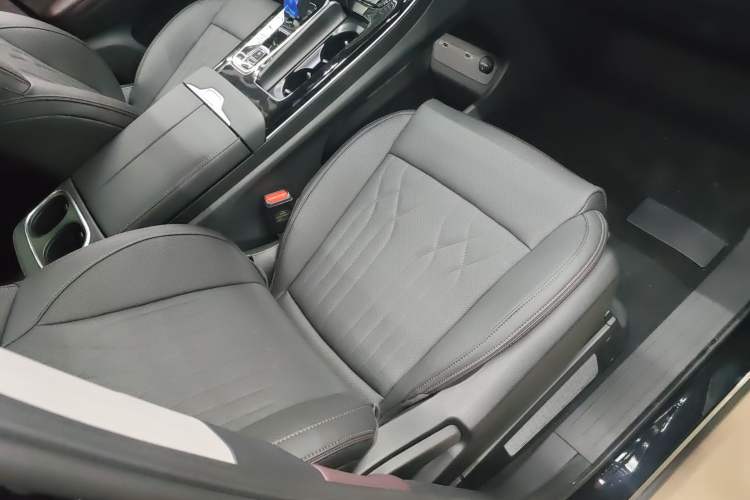Used GAC Trumpchi M8 2024 Master Series 400T Prestige Edition Right Front Seat