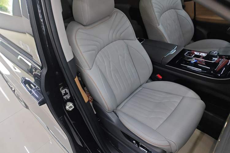 Used GAC Trumpchi M8 2024 Master Series 400T Ultimate Edition Right Front Seat