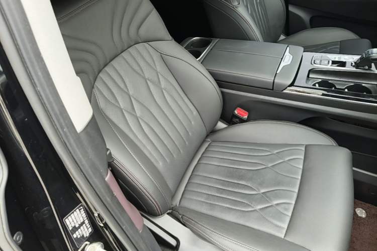 Used GAC Trumpchi M8 2024 Master Series 400T Prestige Edition Right Front Seat