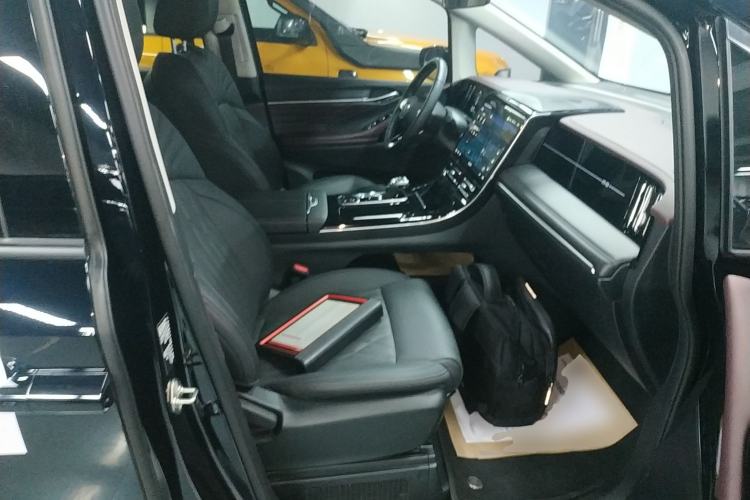 Used GAC Trumpchi M8 2024 Master Series 400T Prestige Edition Right Front Seat
