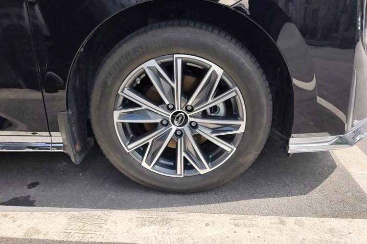 Used GAC Trumpchi M8 2024 Master Series 400T Prestige Edition Right Front Wheel Hub